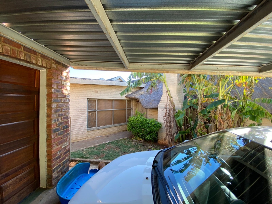 8 Bedroom Property for Sale in Baillie Park North West